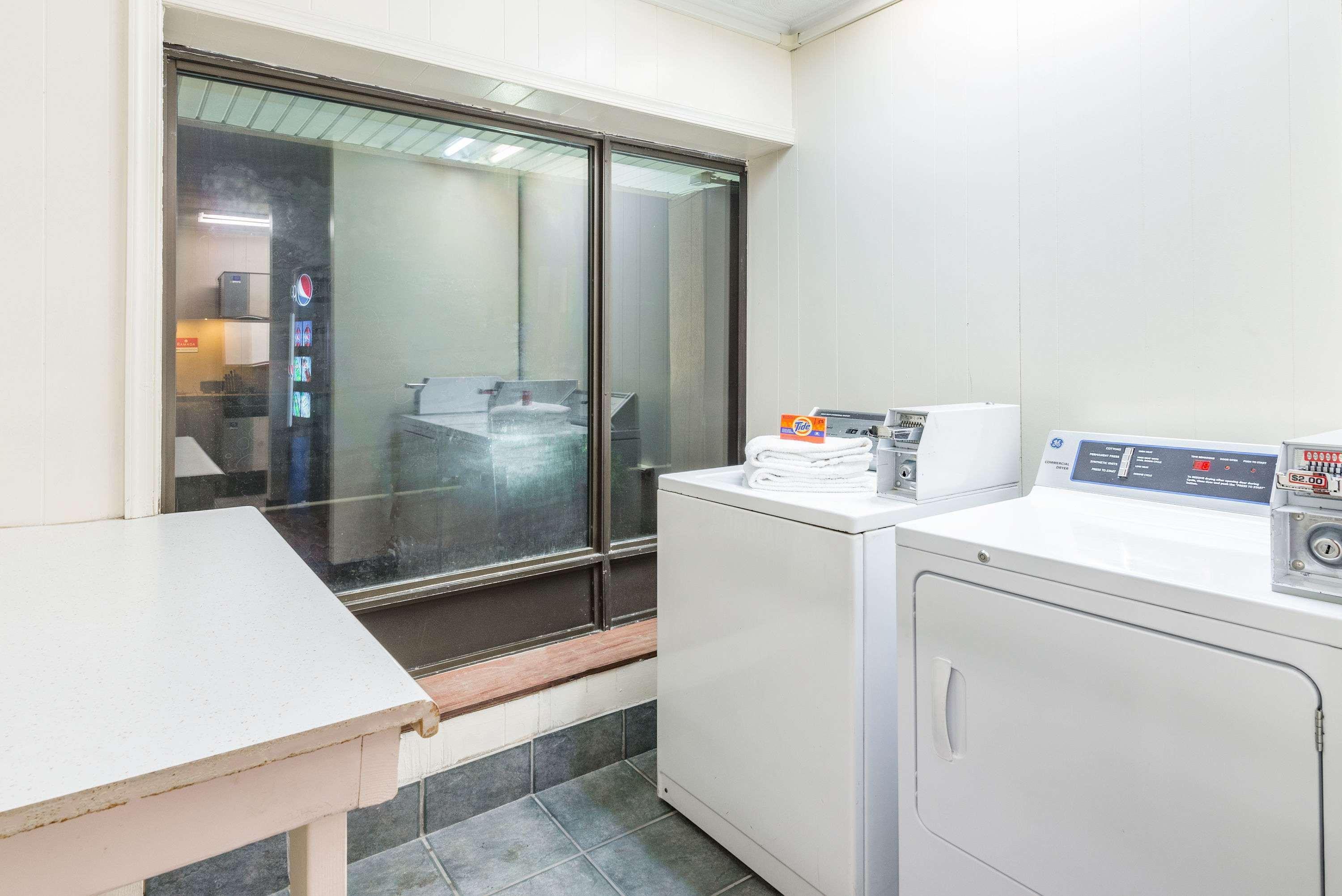 Ramada By Wyndham West Atlantic City Egg Harbor Township Bagian luar foto