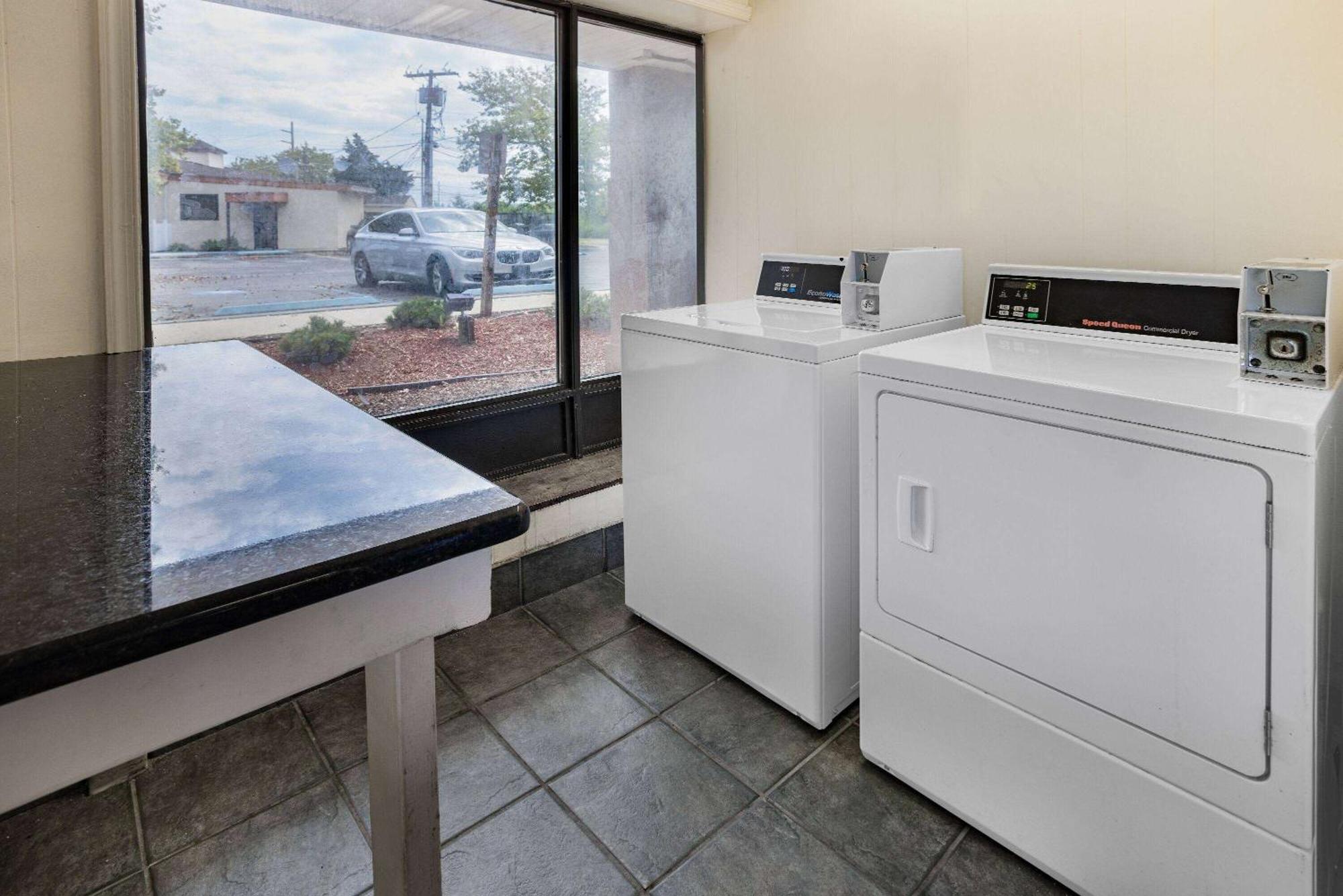 Ramada By Wyndham West Atlantic City Egg Harbor Township Bagian luar foto