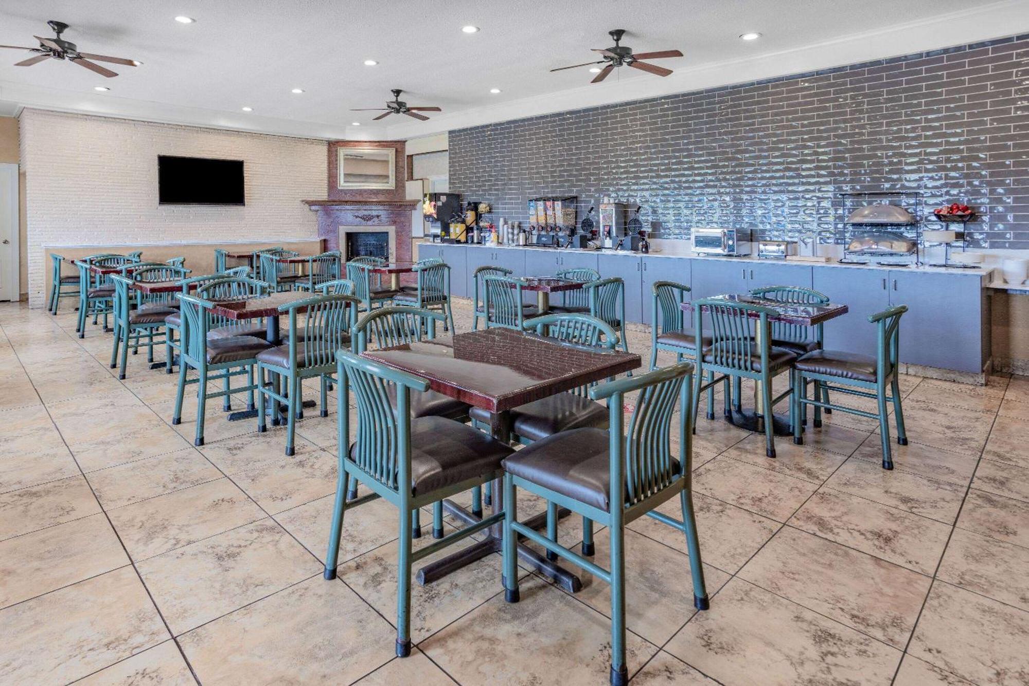 Ramada By Wyndham West Atlantic City Egg Harbor Township Bagian luar foto