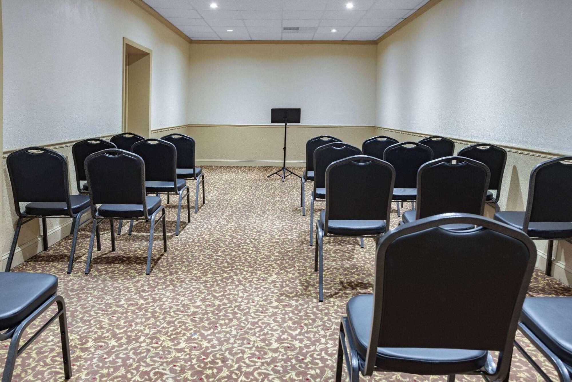 Ramada By Wyndham West Atlantic City Egg Harbor Township Bagian luar foto