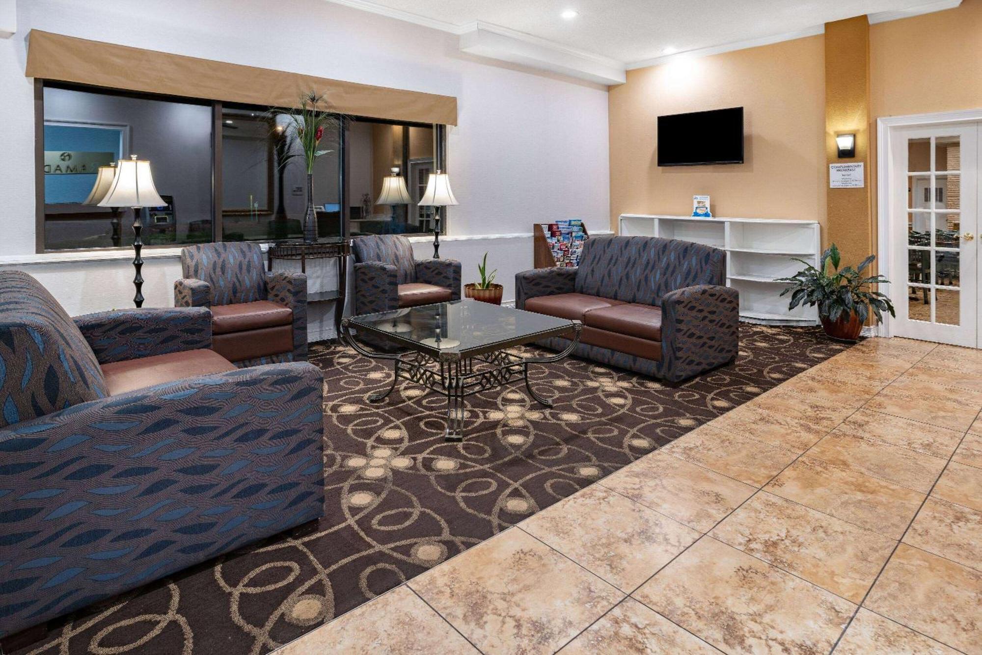 Ramada By Wyndham West Atlantic City Egg Harbor Township Bagian luar foto